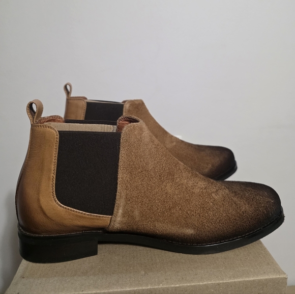 Men\'s Brown Chelsea Boots - Suede Leather Slip-On
